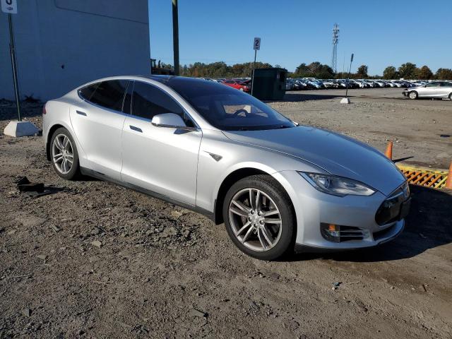 Photo 4 from auction – 2013 TESLA MODEL S with VIN 5YJSA1CG8DFP09688