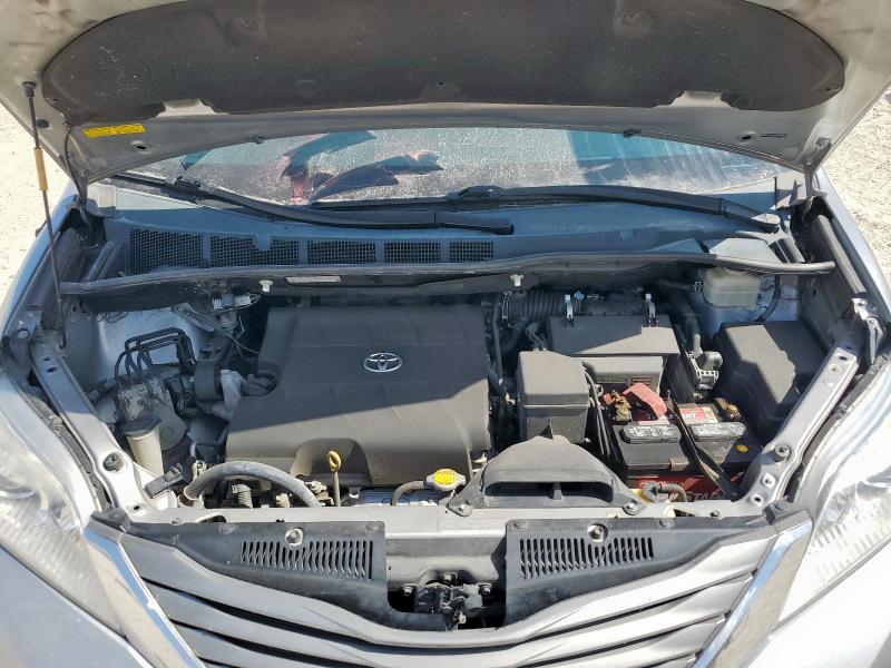 Photo 12 from auction – 2013 TOYOTA SIENNA XLE with VIN 5TDYK3DC4DS371233
