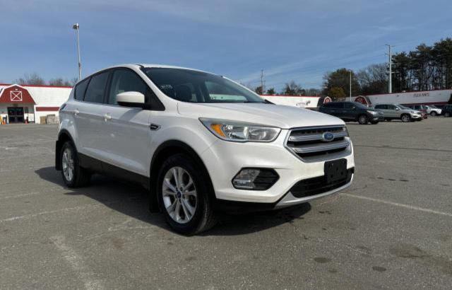 Photo 1 from auction – 2017 FORD ESCAPE SE with VIN 1FMCU9GD5HUB33660