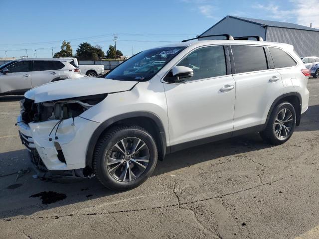 TOYOTA HIGHLANDER 2019 with VIN 5TDBZRFH4KS737153 - Photo from auction