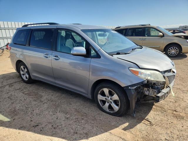 Photo 4 from auction – 2017 TOYOTA SIENNA LE with VIN 5TDKZ3DC5HS807742