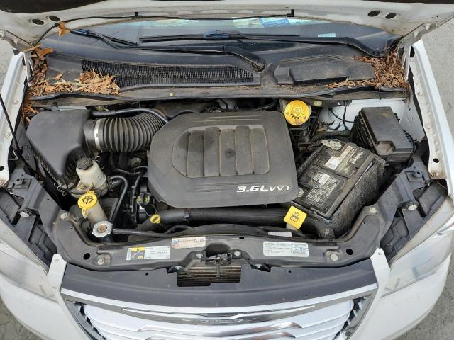 Photo 11 from auction – 2016 CHRYSLER TOWN & COU with VIN 2C4RC1BG3GR245972