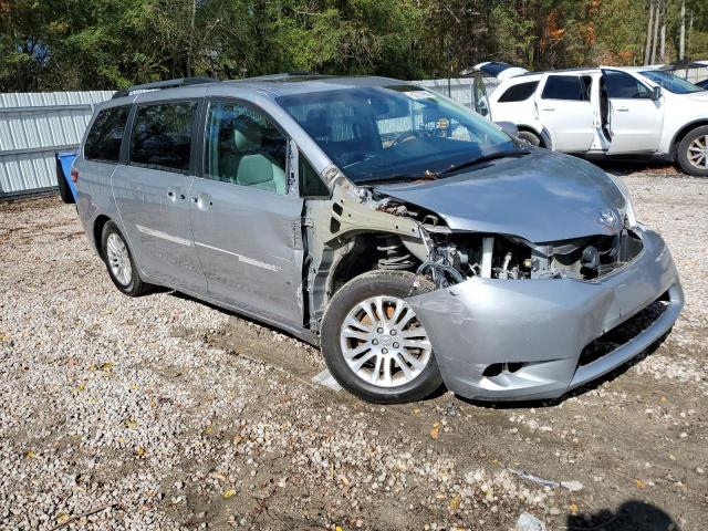 Photo 4 from auction – 2017 TOYOTA SIENNA XLE with VIN 5TDYZ3DC4HS842623