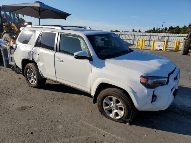 Photo 4 from auction – 2015 TOYOTA 4RUNNER SR with VIN JTEBU5JR3F5272511