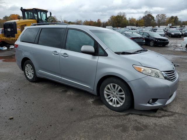 Photo 4 from auction – 2016 TOYOTA SIENNA XLE with VIN 5TDYK3DC2GS750140
