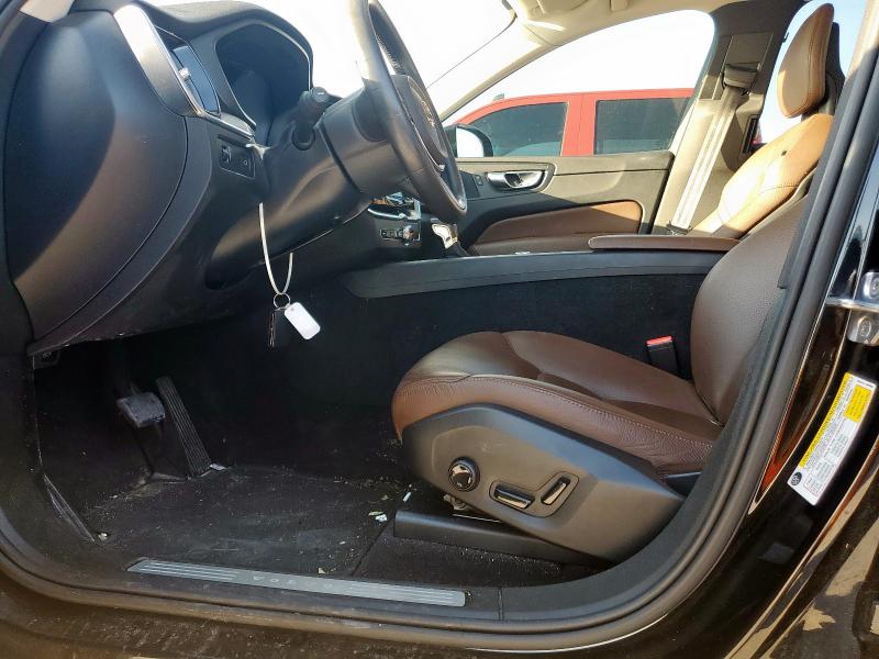 Photo 7 from auction – 2018 VOLVO XC60 T5 MO with VIN YV4102RK4J1018661