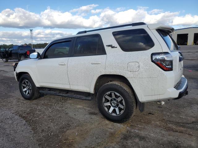 Photo 2 from auction – 2020 TOYOTA 4RUNNER SR with VIN JTEBU5JR3L5771031