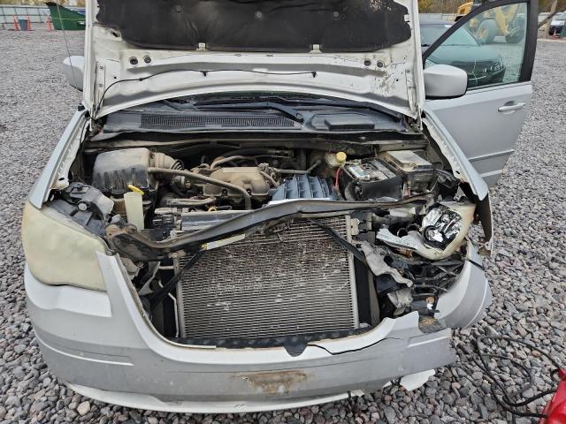 Photo 12 from auction – 2010 CHRYSLER TOWN & COU with VIN 2A4RR5D18AR347526