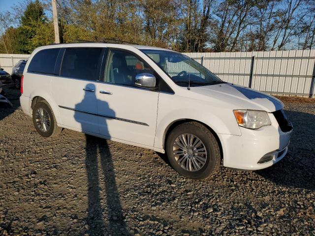 Photo 4 from auction – 2014 CHRYSLER TOWN & COU with VIN 2C4RC1CG7ER329806