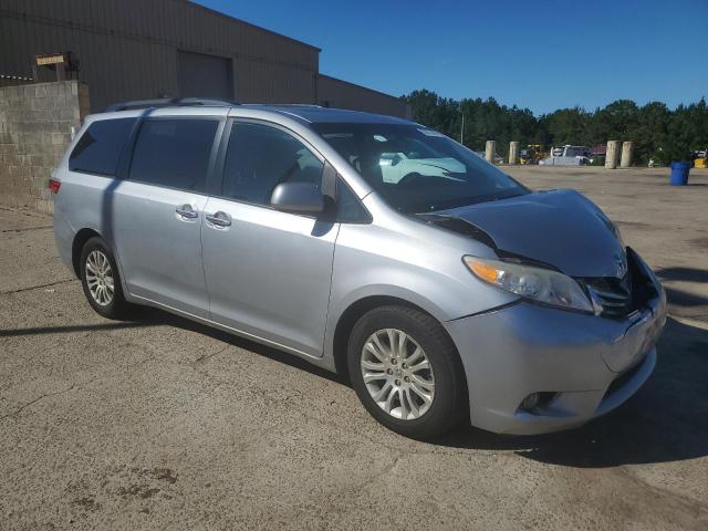 Photo 4 from auction – 2015 TOYOTA SIENNA XLE with VIN 5TDYK3DC6FS673870