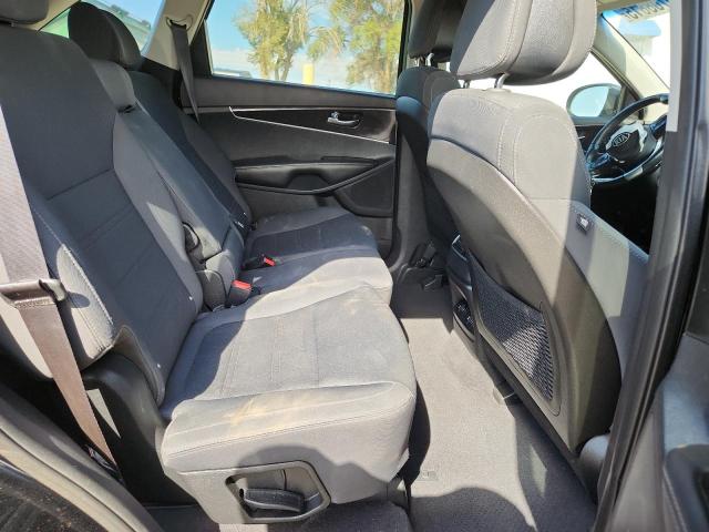 Photo 11 from auction – 2016 KIA SORENTO LX with VIN 5XYPG4A39GG061300