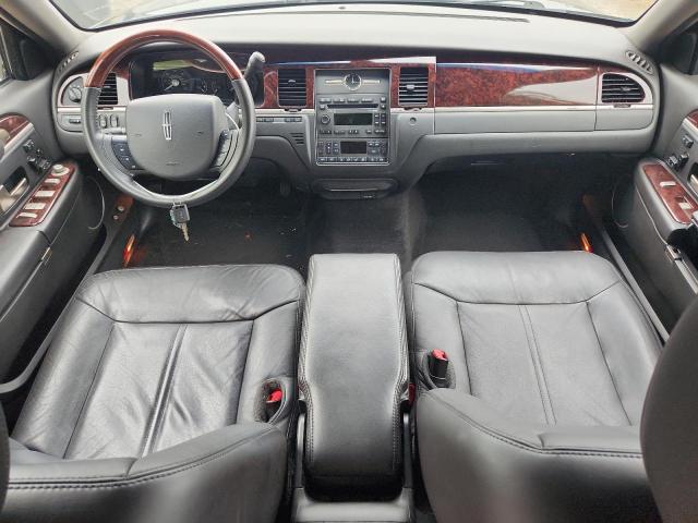 Photo 8 from auction – 2011 LINCOLN TOWN CAR S with VIN 2LNBL8FV3BX762627