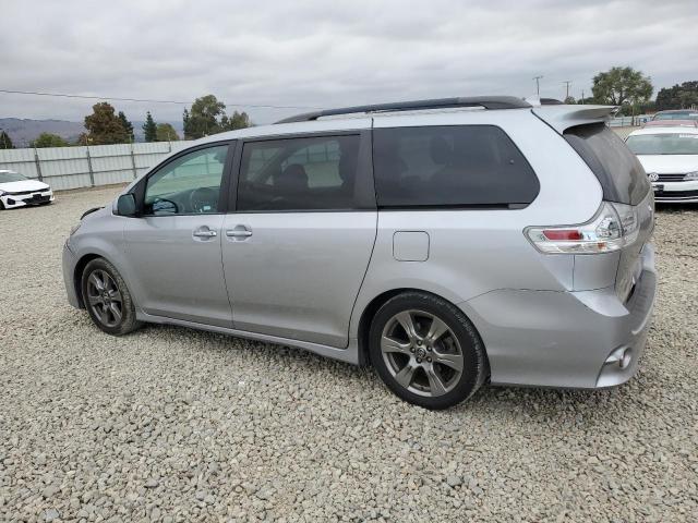 Photo 2 from auction – 2018 TOYOTA SIENNA SE with VIN 5TDXZ3DC0JS920400