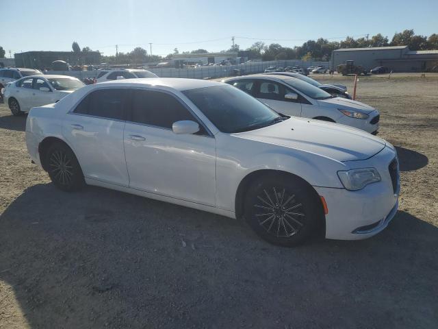 Photo 4 from auction – 2015 CHRYSLER 300 LIMITE with VIN 2C3CCAAG5FH796548