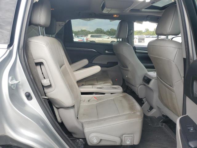 Photo 11 from auction – 2017 TOYOTA HIGHLANDER with VIN 5TDDGRFH5HS022244