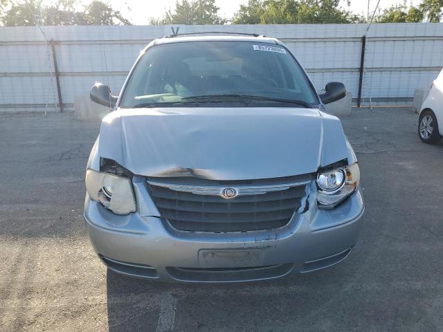 Photo 5 from auction – 2006 CHRYSLER TOWN & COU with VIN 2A4GP44R56R738170