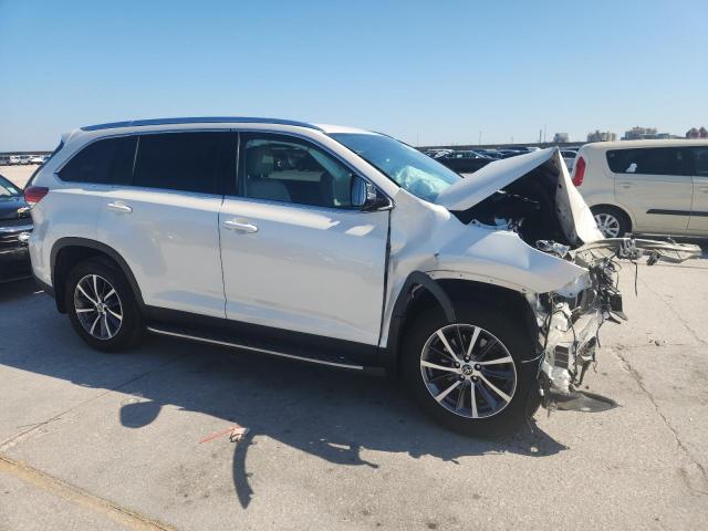 Photo 4 from auction – 2019 TOYOTA HIGHLANDER with VIN 5TDKZRFH4KS567845