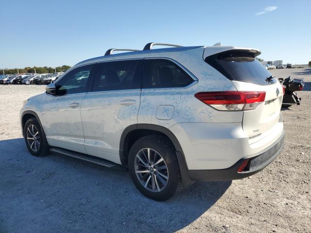 Photo 2 from auction – 2018 TOYOTA HIGHLANDER with VIN 5TDJZRFH2JS541643