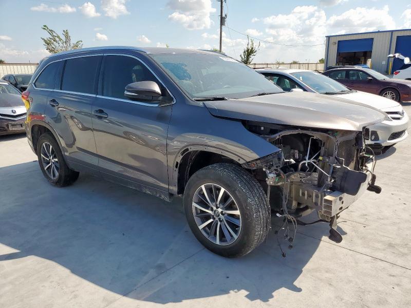Photo 4 from auction – 2017 TOYOTA HIGHLANDER with VIN 5TDKZRFH2HS517020