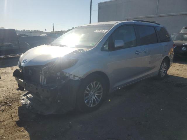 TOYOTA SIENNA XLE 2017 with VIN 5TDYZ3DC1HS788679 - Photo from auction