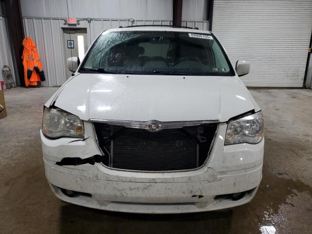 Photo 5 from auction – 2010 CHRYSLER TOWN & COU with VIN 2A4RR8D15AR415282