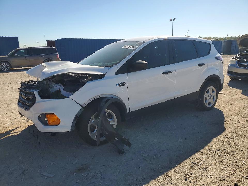 FORD ESCAPE 2017 с VIN 1FMCU0F7XHUB80013 - Снимка от търг