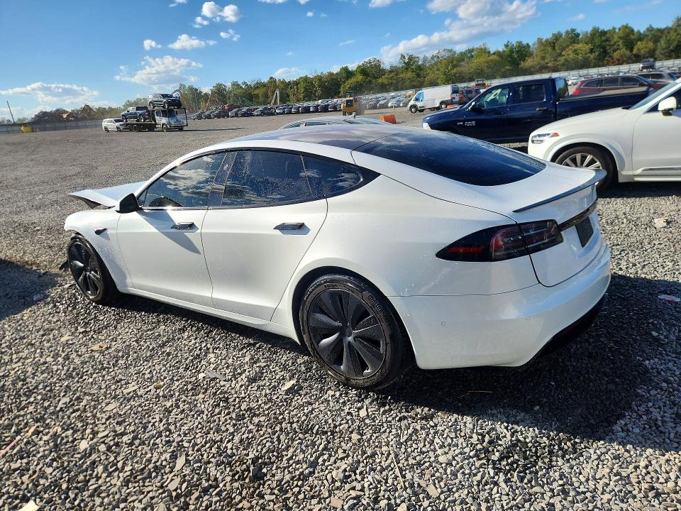 Снимка 2 от търг – 2022 TESLA MODEL S с VIN 5YJSA1E64NF473708