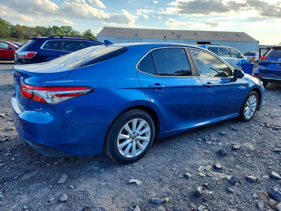 Снимка 3 от търг – 2019 TOYOTA CAMRY с VIN 4T1B11HK6KU269788
