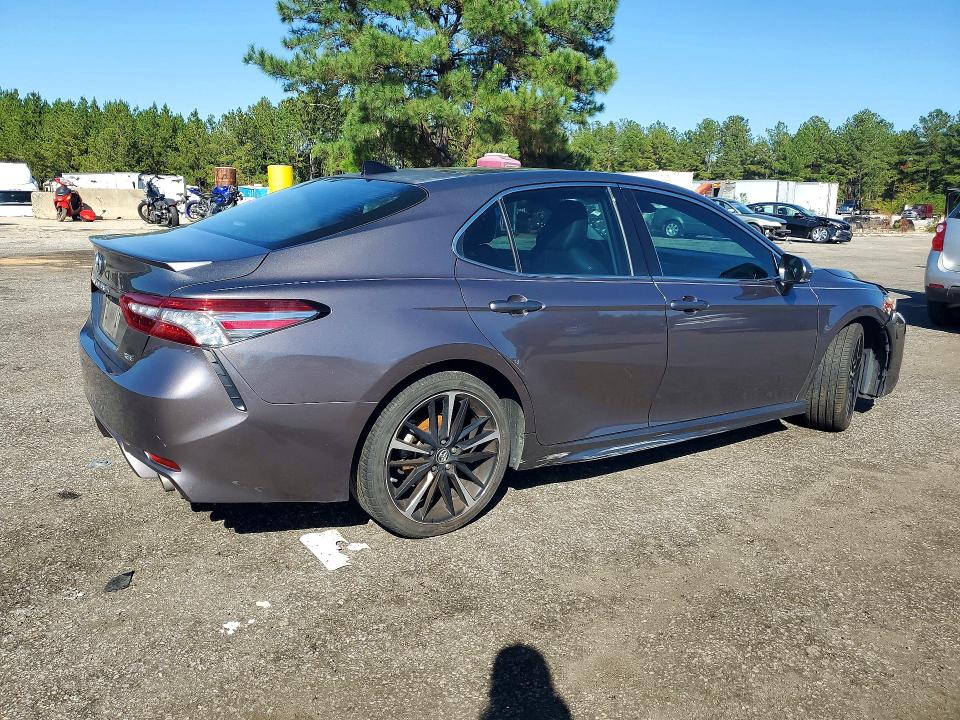 Снимка 3 от търг – 2019 TOYOTA CAMRY с VIN 4T1B61HK6KU737696
