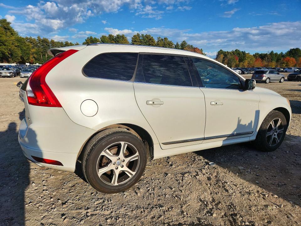 Photo 3 from auction – 2015 VOLVO XC60 with VIN YV4902RC9F2571495