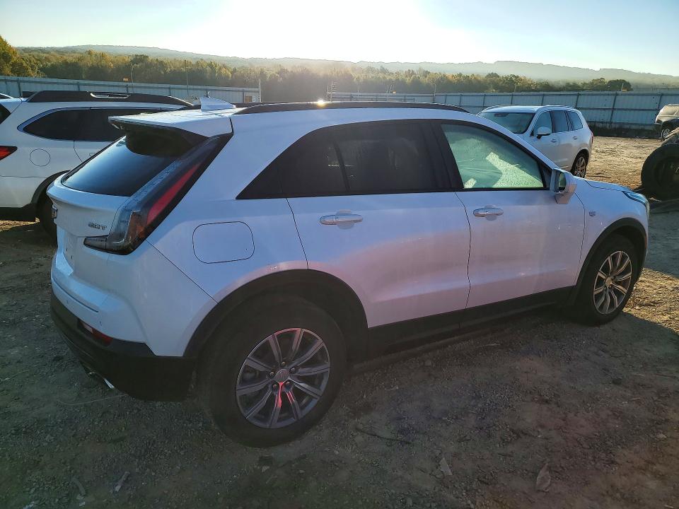 Zdjęcie 3 z aukcji – 2019 CADILLAC XT4 z VIN 1GYFZFR46KF165327