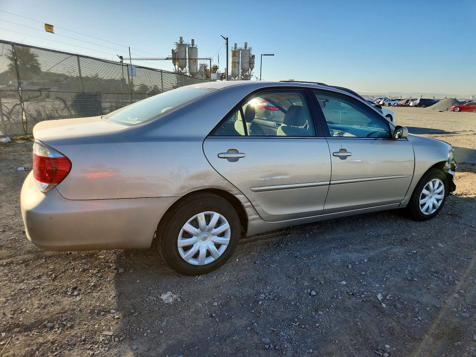 Photo 3 from auction – 2005 TOYOTA CAMRY with VIN 4T1BE32K05U416720
