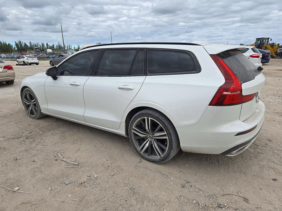 Фото 2 с аукциона – 2021 VOLVO V60 с VIN YV1102EM9M2437317