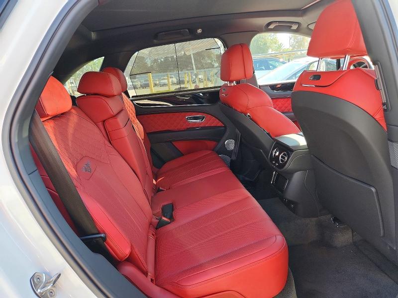 Снимка 11 от търг – 2023 BENTLEY BENTAYGA с VIN SJAAT2ZV2PC022081