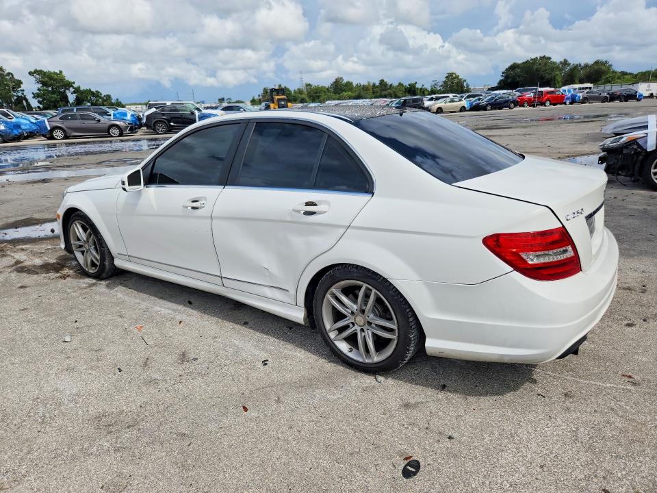 Снимка 2 от търг – 2013 MERCEDES-BENZ C с VIN WDDGF4HB0DA862537