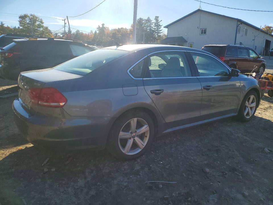 Снимка 3 от търг – 2015 VOLKSWAGEN PASSAT с VIN 1VWBV7A30FC043916