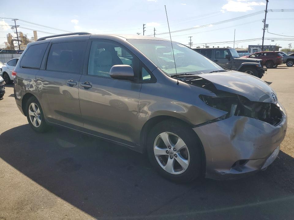 Photo 4 from auction – 2014 TOYOTA SIENNA with VIN 5TDKK3DC4ES443216