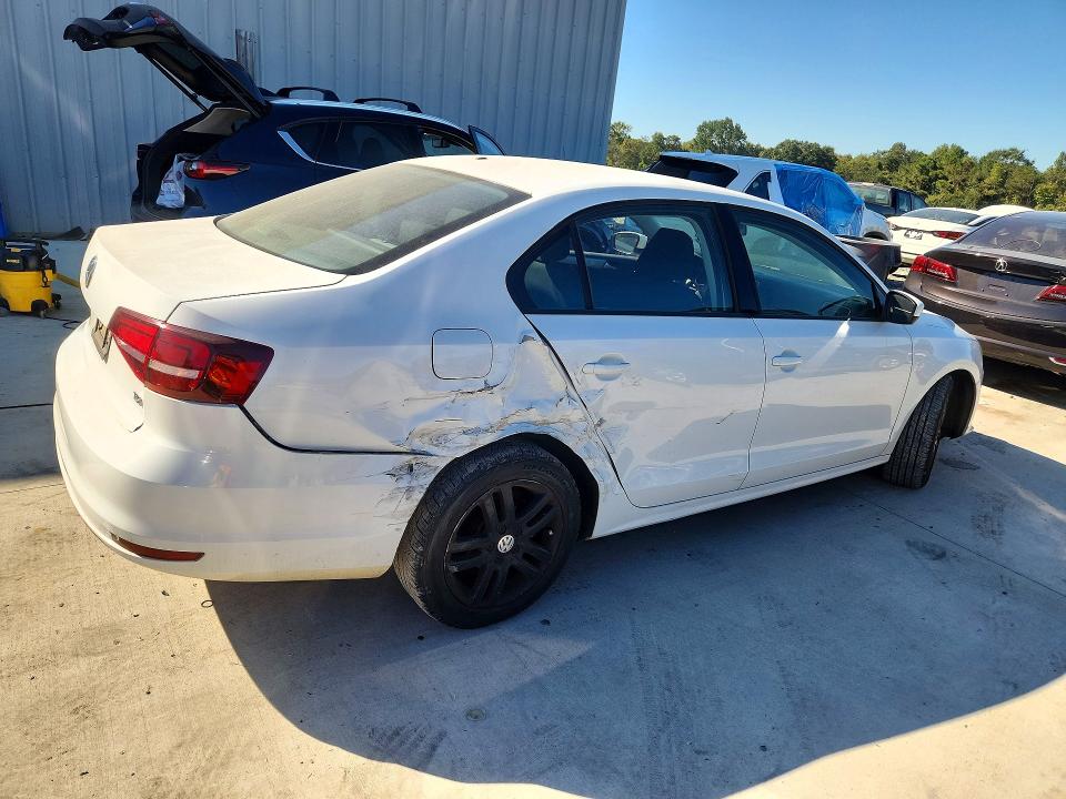 Снимка 3 от търг – 2018 VOLKSWAGEN JETTA с VIN 3VW2B7AJ9JM210921