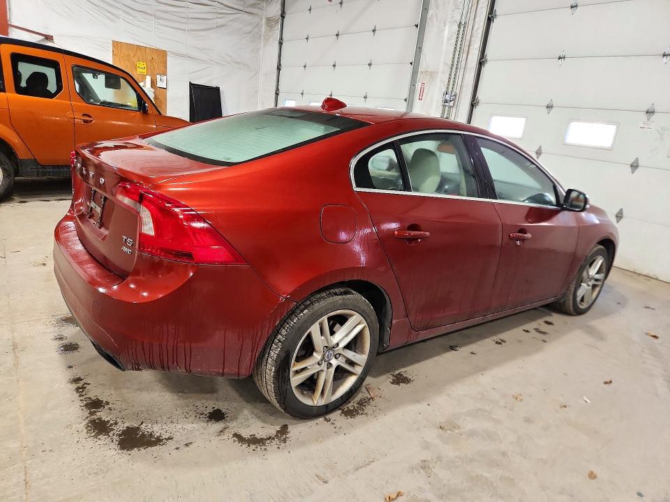 Foto 3 de la subasta – 2014 VOLVO S60 con VIN YV1612FH3E2296685