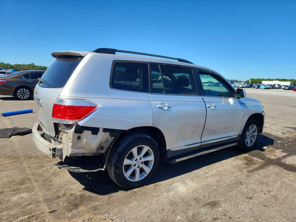 Photo 3 from auction – 2012 TOYOTA HIGHLANDER with VIN 5TDZK3EH7CS063339