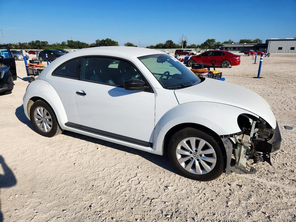 Photo 4 from auction – 2017 VOLKSWAGEN BEETLE with VIN 3VWF17AT5HM628179