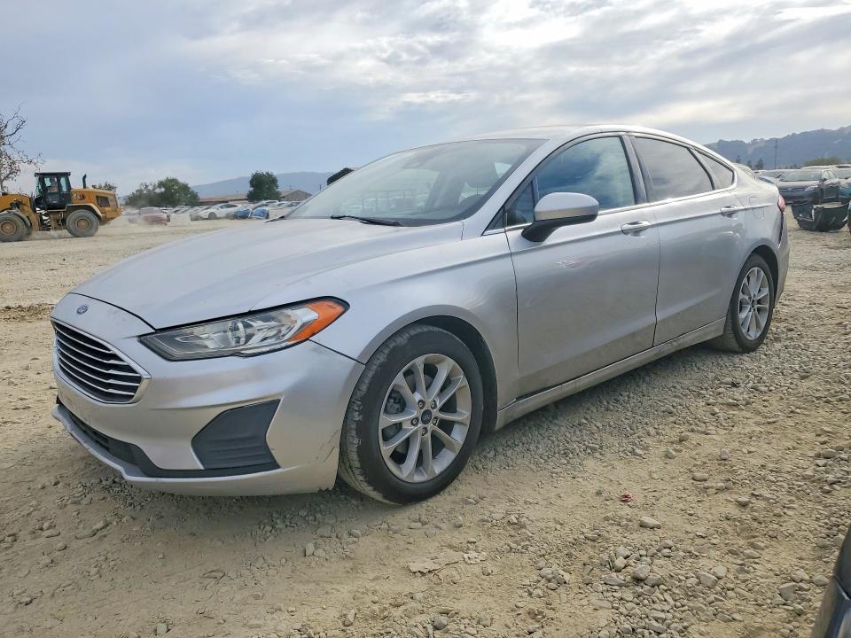 FORD FUSION 2019 z numerem VIN 3FA6P0LU9KR225742 - Zdjęcie z aukcji