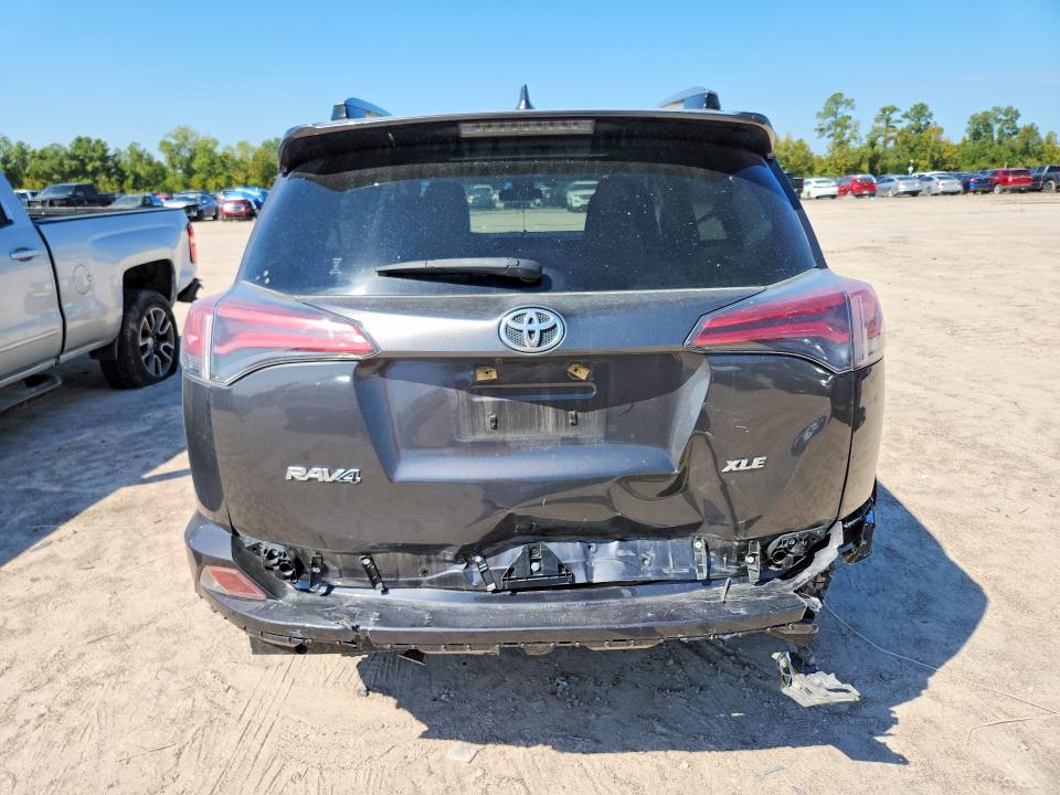 Снимка 6 от търг – 2018 TOYOTA RAV4 с VIN JTMWFREV9JJ186151
