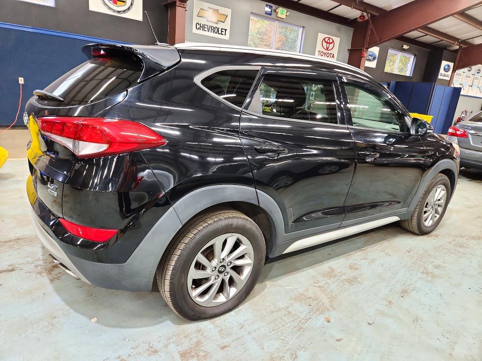Photo 3 from auction – 2017 HYUNDAI TUCSON with VIN KM8J3CA26HU505814
