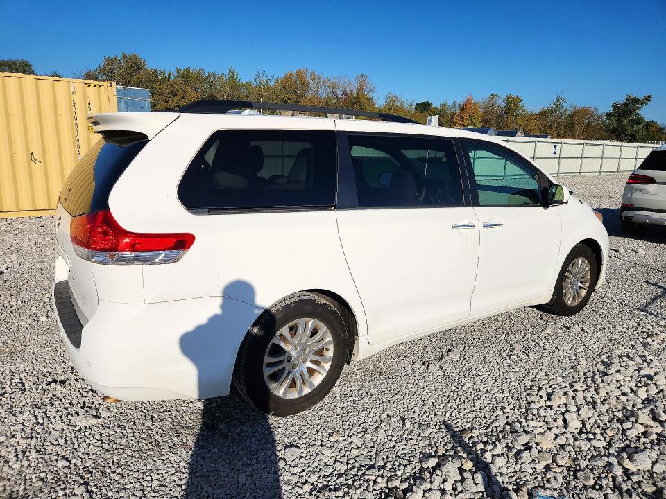 Photo 3 from auction – 2013 TOYOTA SIENNA with VIN 5TDYK3DC1DS331062