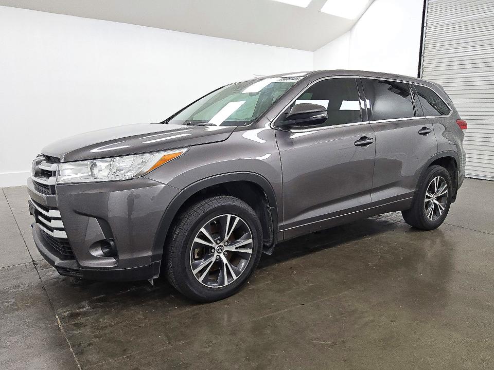 TOYOTA HIGHLANDER 2017 with VIN 5TDZARFHXHS032310 - Photo from auction