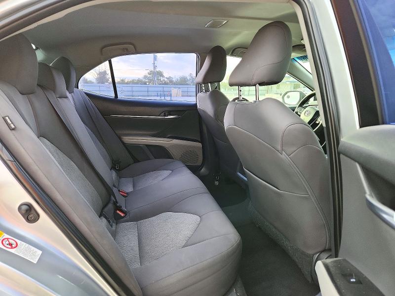 Zdjęcie 10 z aukcji – 2018 TOYOTA CAMRY z VIN 4T1B11HK9JU070751