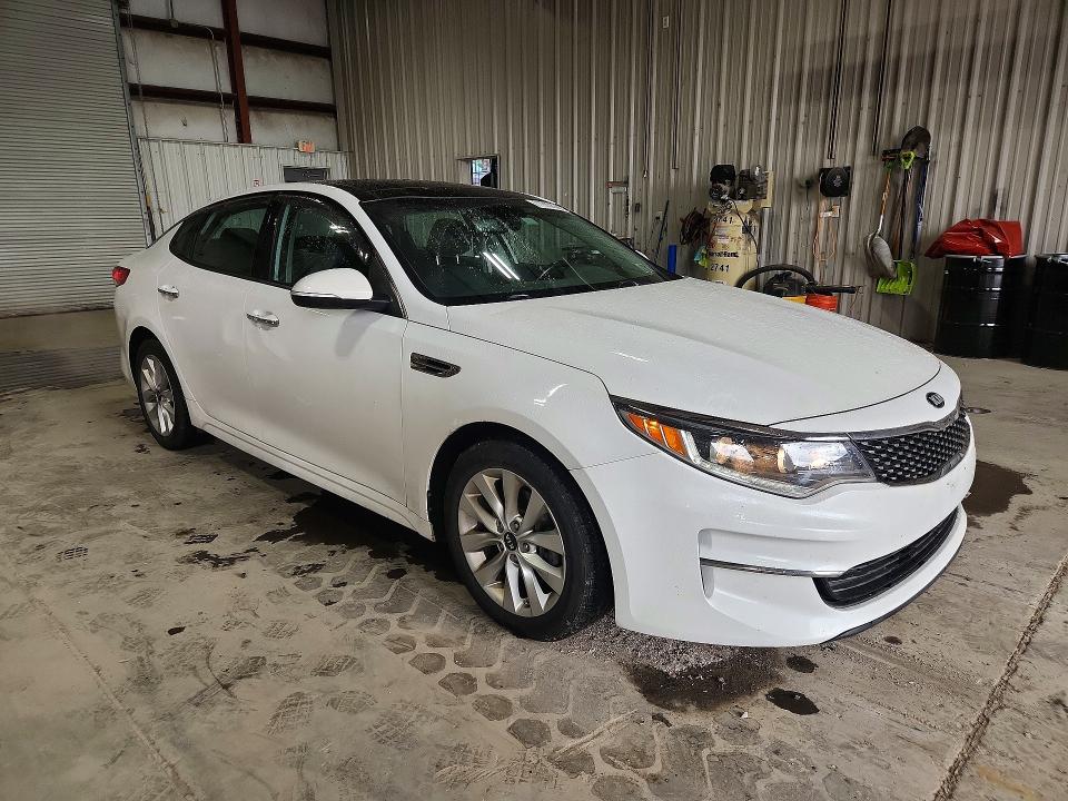 Foto 4 de la subasta – 2016 KIA OPTIMA con VIN 5XXGU4L36GG102542