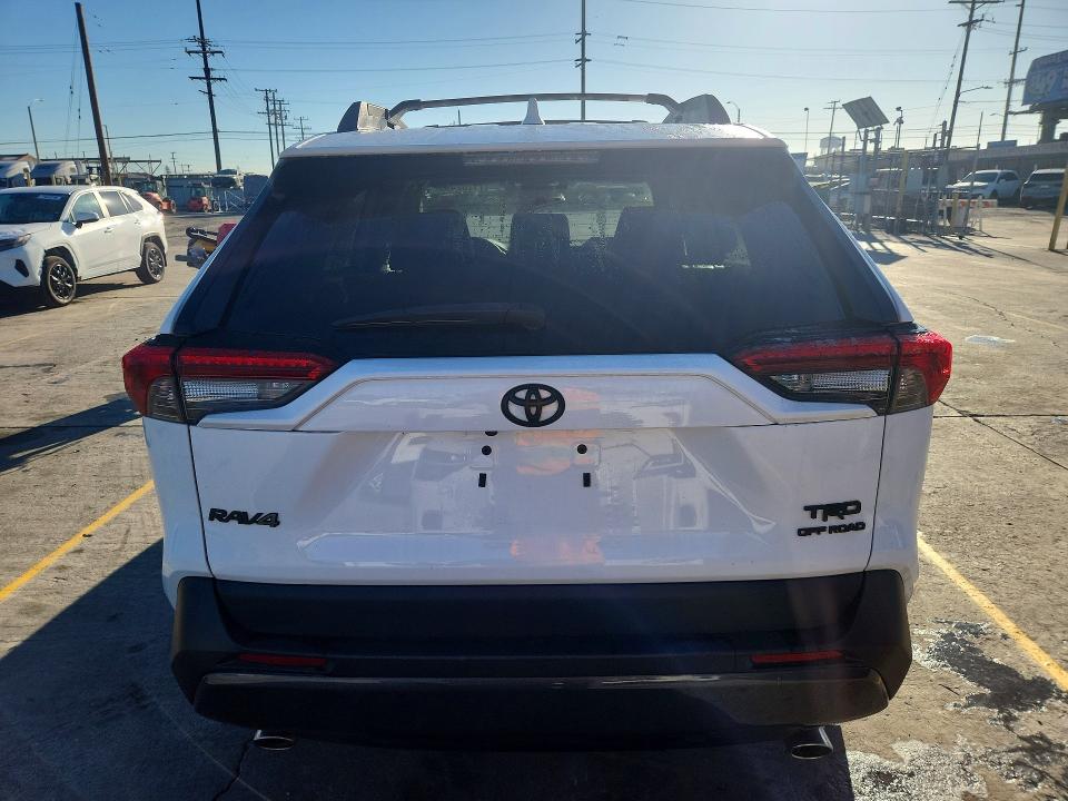 Снимка 6 от търг – 2023 TOYOTA RAV4 с VIN 2T3S1RFV6PW386460