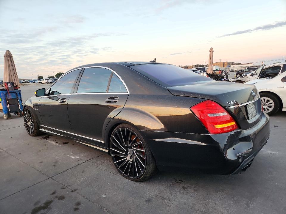 Снимка 2 от търг – 2011 MERCEDES-BENZ S с VIN WDDNG7EB1BA373880